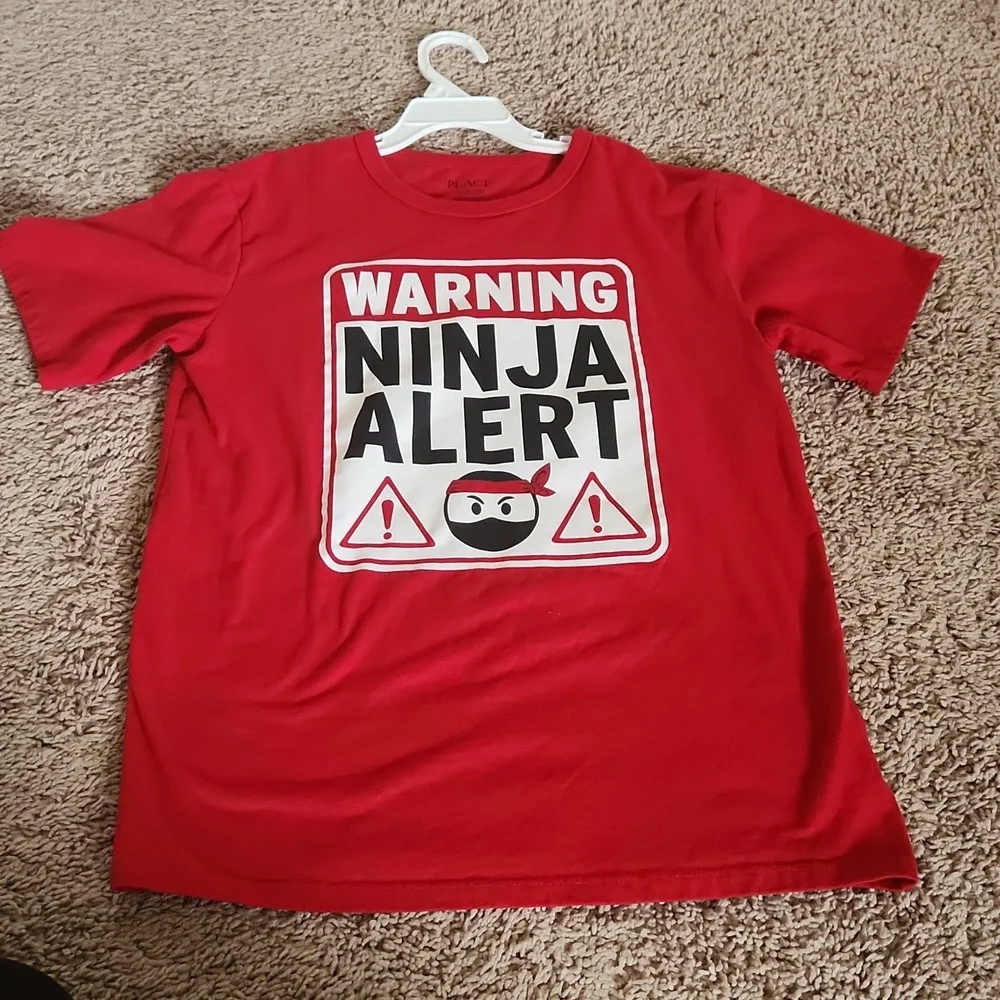 Place Graphic Tee Red short sleeves Ninja alert Size XL